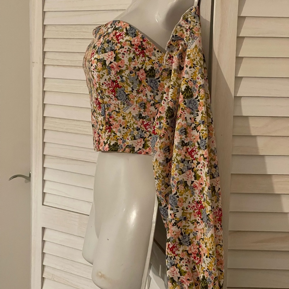 SHEIN Red and Pink Crop Top with Vibrant Style